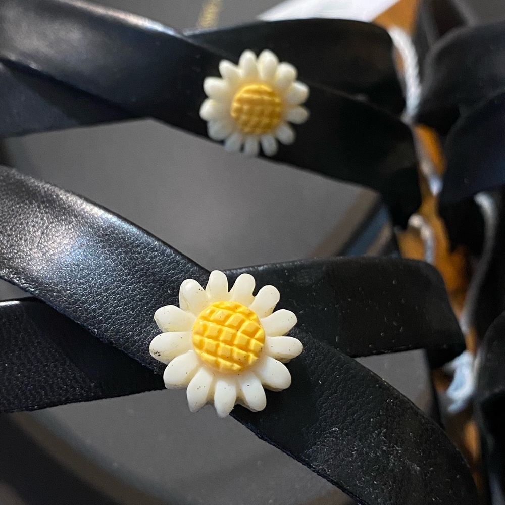 NWT - AE Women’s Y2K Strappy Floral Sandal (Black & Yellow Floral / Multi Sizes) - Picture 5 of 9
